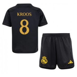 Köp Fotbollsset Barn Real Madrid Tredje Tröja 2023-24 med tryck Toni Kroos 8